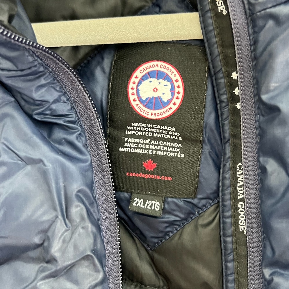 Canada Goose Men's Dark Blue Puffer Jacket - Picture 2 of 4